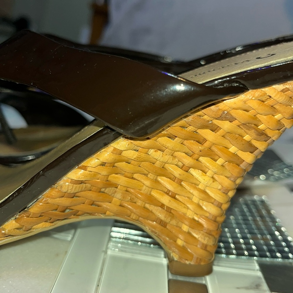 #185-(7) Vintage Italian Etienne Aigner Ladies Wicker Sandals w/ unique wicker - Picture 4 of 11